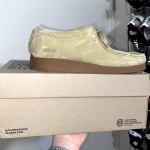 Mens Clark’s Wallabees Low 10M (fits 10.5M) maple suede
